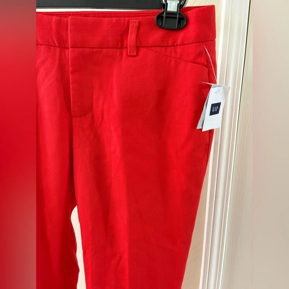 NWT - GAP Slim Cropped Pants in Bright Red - Size 00